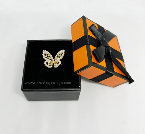 กล่องของขวัญ สีส้มผูกโบว์ 5x5x3 cm.