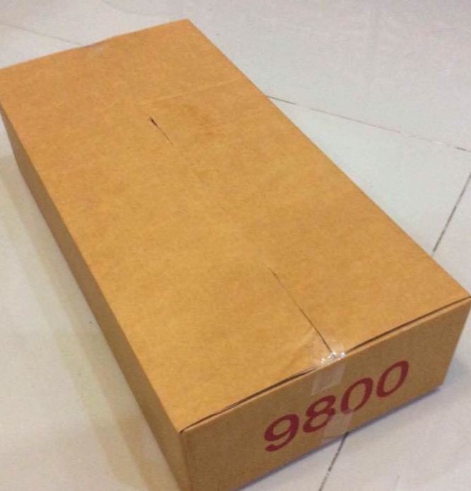 กล่องพัสดุ ฝาชน  ขนาด  17x 36x 8 cm. สกรีน 9800